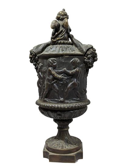 CLODION (D'après)
Paire de VASES COUVERTS...