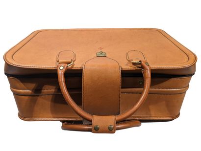 SCHEDONI
NECESSAIRE DE VOYAGE en cuir fauve...