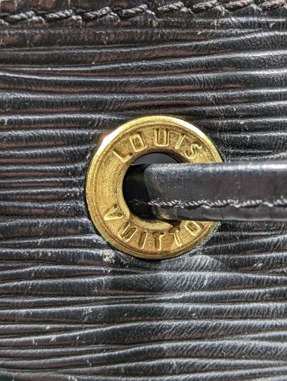 LOUIS VUITTON
Sac à main seau modèle 