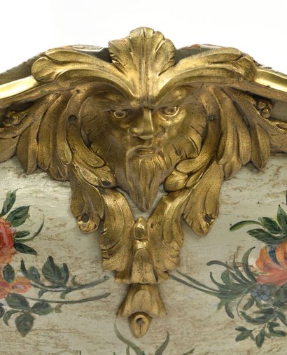 CARTEL d'applique et son cul de lampe en...