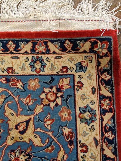 ISPAHAN (Iran)
Tapis en velours de laine...