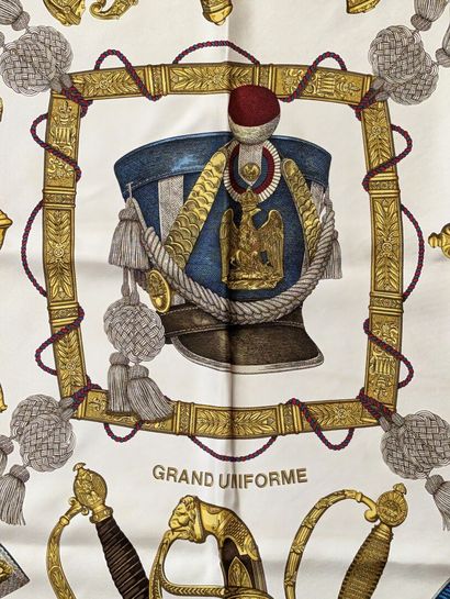 HERMES à Paris
Carré en twill de soie imprimée...
