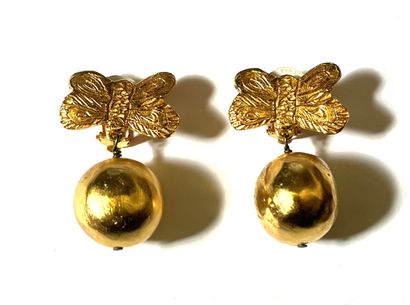 CHRISTIAN LACROIX
Paire de clips en pendant...