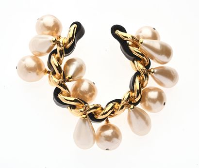 CHANEL
Bracelet manchette ouvert en métal...