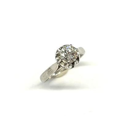 BAGUE SOLITAIRE en platine sertie d'un diamant...