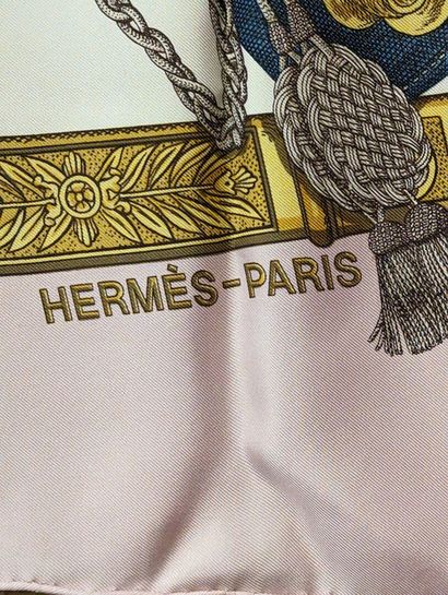 HERMES à Paris
Carré en twill de soie imprimée...