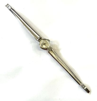 GERFER Suisse
PETITE MONTRE de dame en or...