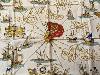 HERMES à Paris
Carré en twill de soie imprimée...