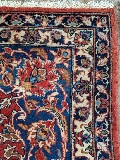 ISPAHAN (Iran)
Tapis en laine nouée à la...
