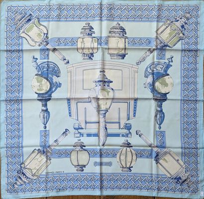 HERMES à Paris
Carré en twill de soie imprimée...