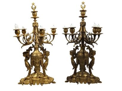 PAIRE DE CANDELABRES en bronze doré à cinq...