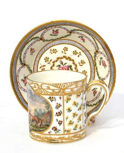 MANUFACTURE DE SEVRES
Tasse en porcelaine...