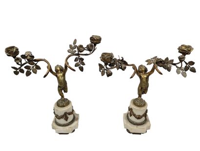 GARNITURE DE CHEMINEE en bronze doré et marbre...