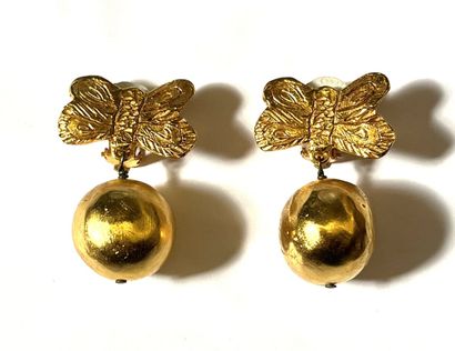 CHRISTIAN LACROIX
Paire de clips en pendant...