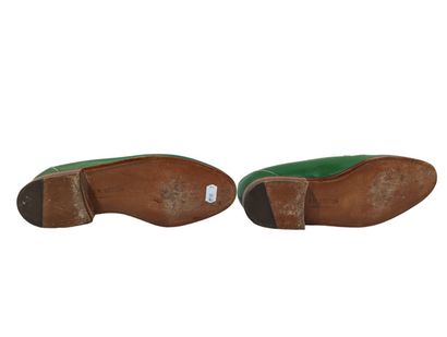 J.M. WESTON
Paire de mocassins en cuir couleur...