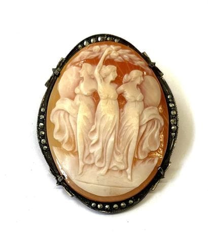 Broche faisant pendentif en argent massif...