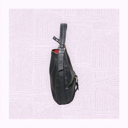 LANCEL
Sac à main porté épaule en cuir noir...