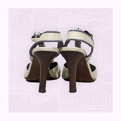 FENDI
Paire d'escarpins sur talon aiguille...