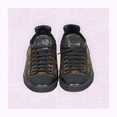 LOUIS VUITTON
Paire de sneakers modèle 