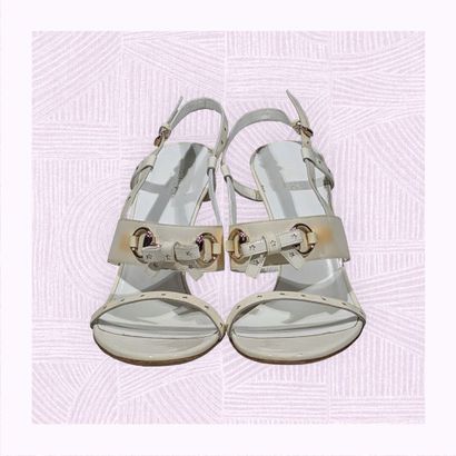 GUCCI
Paire de sandales sur talon aiguille...