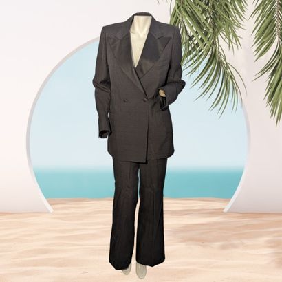 Réunion : 
- SPENCER - Une veste blazer de...