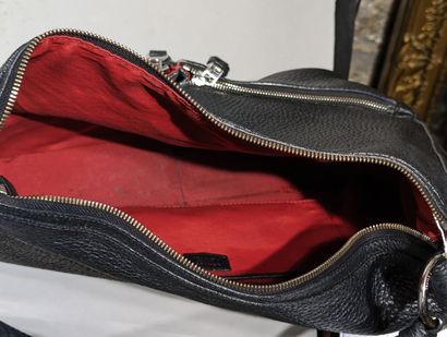 LANCEL
Sac à main porté épaule en cuir noir...