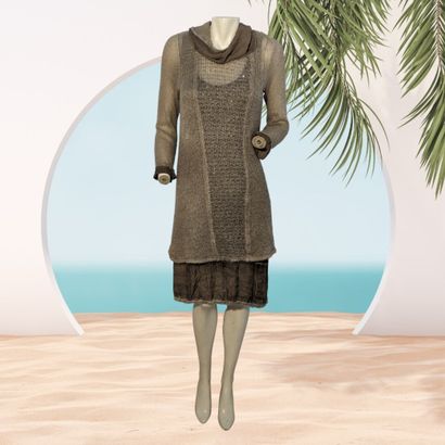 Lot comprenant une robe pull de marque POUSSIERE...