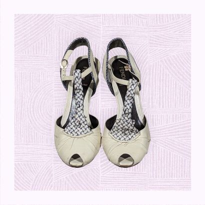 FENDI
Paire d'escarpins sur talon aiguille...