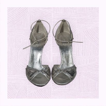 GUCCI
Paire d'escarpins sur talon aiguille...