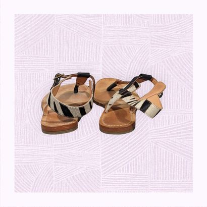 COSMOPARIS
Paire de sandalettes en cuir à...
