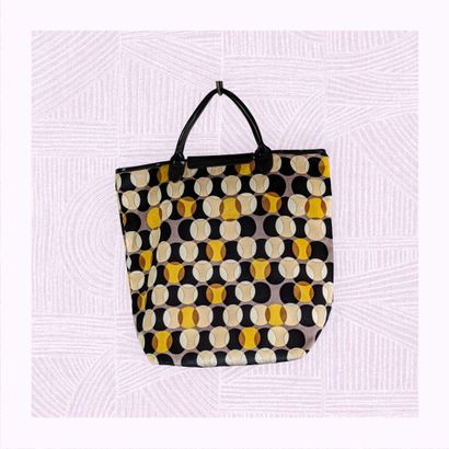 LONGCHAMP
Sac besace en petit velours à décor...