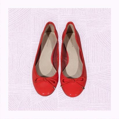 COSMOPARIS
Paire de ballerines en cuir verni...