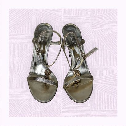GUCCI
Paire d'escarpins sur talon aiguille...