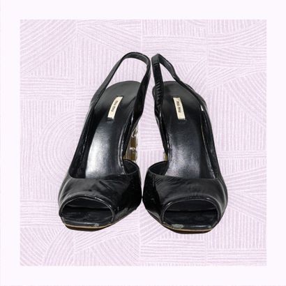 MIU MIU
Paire d'escarpins sur talon orné...