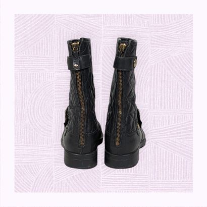 HEYRAUD
Paire de bottines en cuir partiellement...