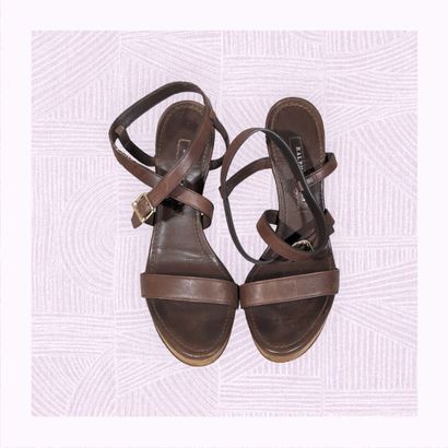 RALPH LAUREN
Paire de sandales sur talon...