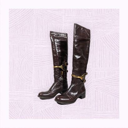 PRADA
Paire de bottes sur léger talon haut...