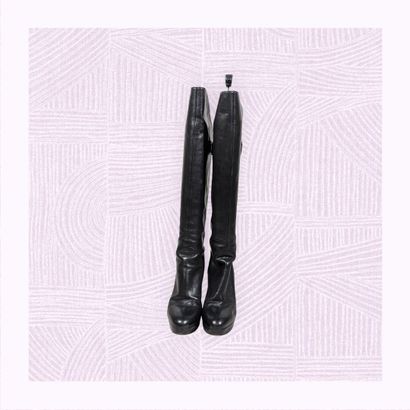 GIANVITO ROSSI
Paire de bottes sur haut talon...