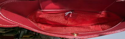 LANCEL
Petit sac à main en cuir lisse rouge...