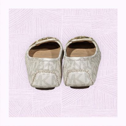 MICHAEL KORS
Paire de ballerines en cuir...