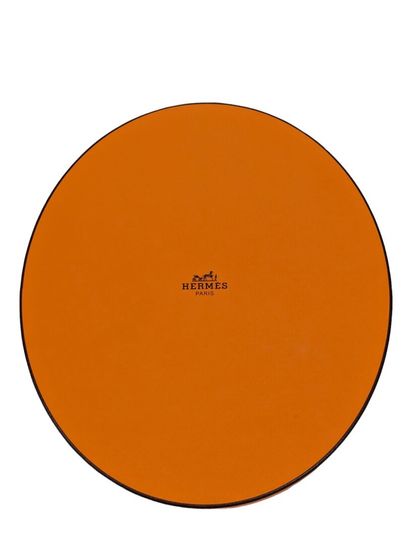 HERMES Paris
Deux boites à chapeau ovales.
Dims...