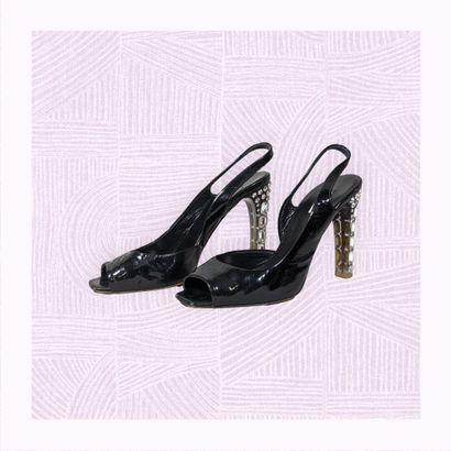 MIU MIU
Paire d'escarpins sur talon orné...