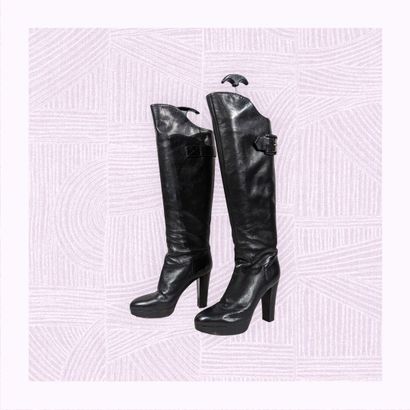 GIANVITO ROSSI
Paire de bottes sur haut talon...