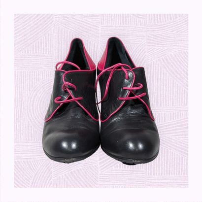 MARC CAIN
Paire d'escarpins lacés vintage...