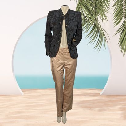 MARC CAIN
Pantalon en soie rose à motifs...