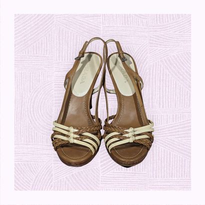 PRADA
Paire de sandales en cuir camel et...