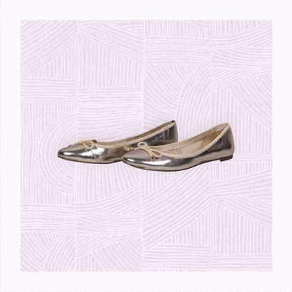 COSMOPARIS
Paire de ballerines en cuir verni...