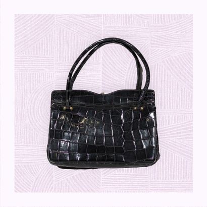Sac à main en cuir façon crocodile verni...