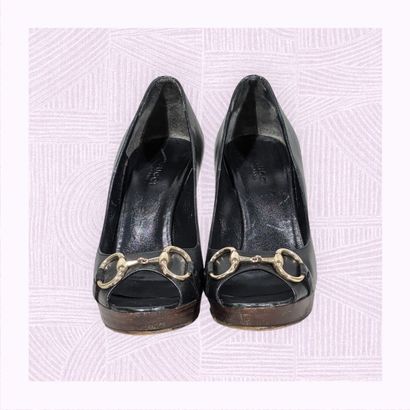 GUCCI
Paire d'escarpins sur talon aiguille...
