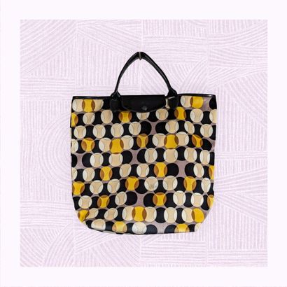 LONGCHAMP
Sac besace en petit velours à décor...